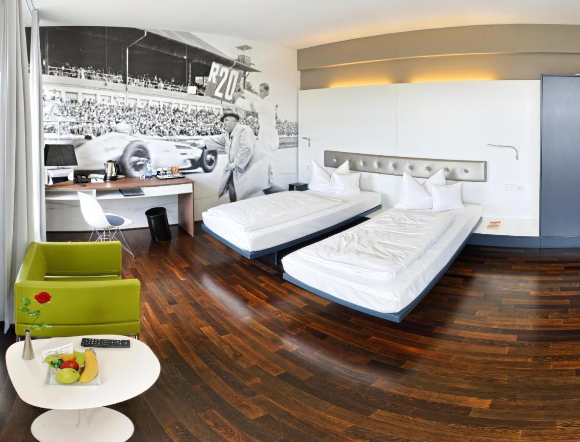 V8 Hotel Classic Motorworld Region Stuttgart Böblingen Rom bilde